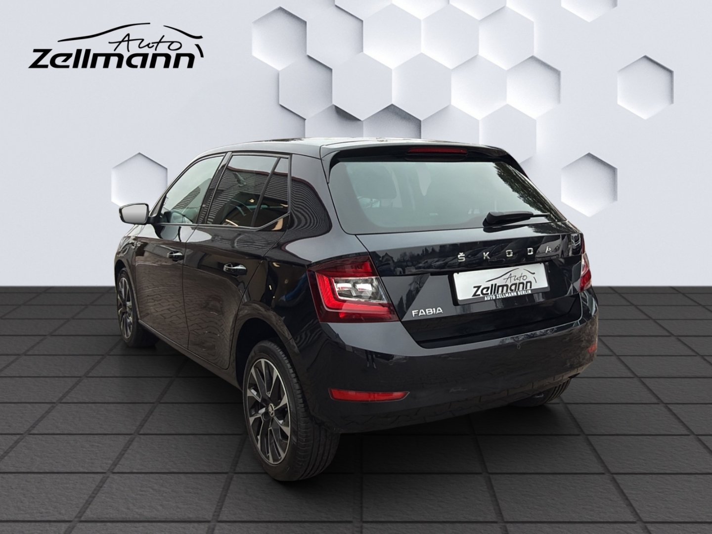 Fabia 1.0 TSI Drive PanoDach PDC ACC Rückfahrkamera Sitzheizung