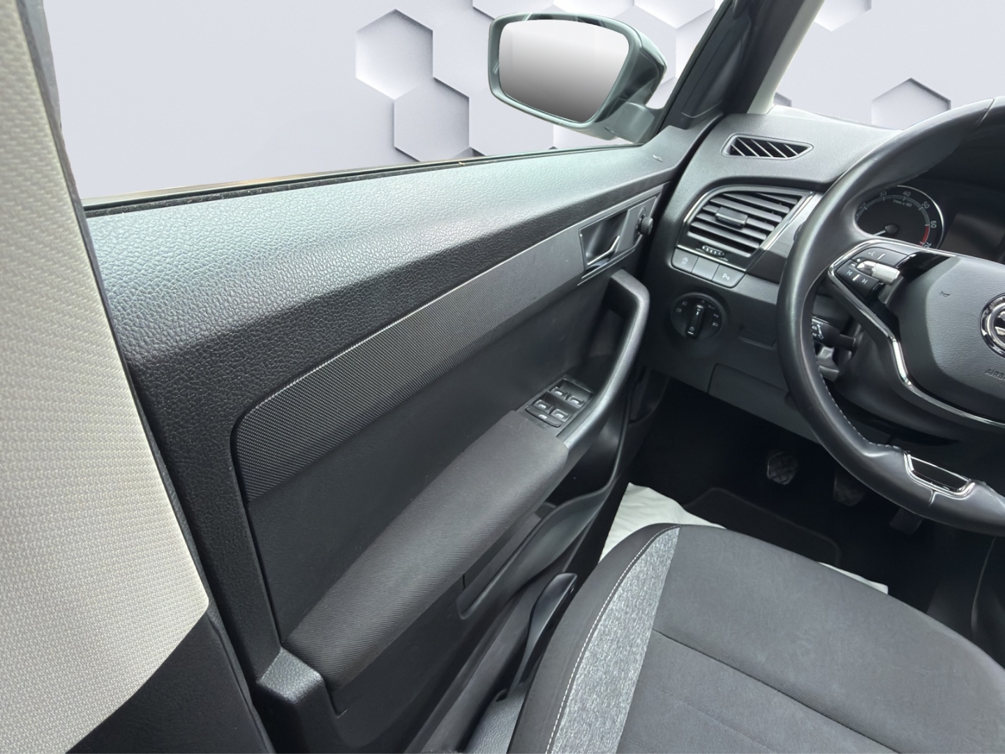 Fabia 1.0 TSI Drive PanoDach PDC ACC Rückfahrkamera Sitzheizung