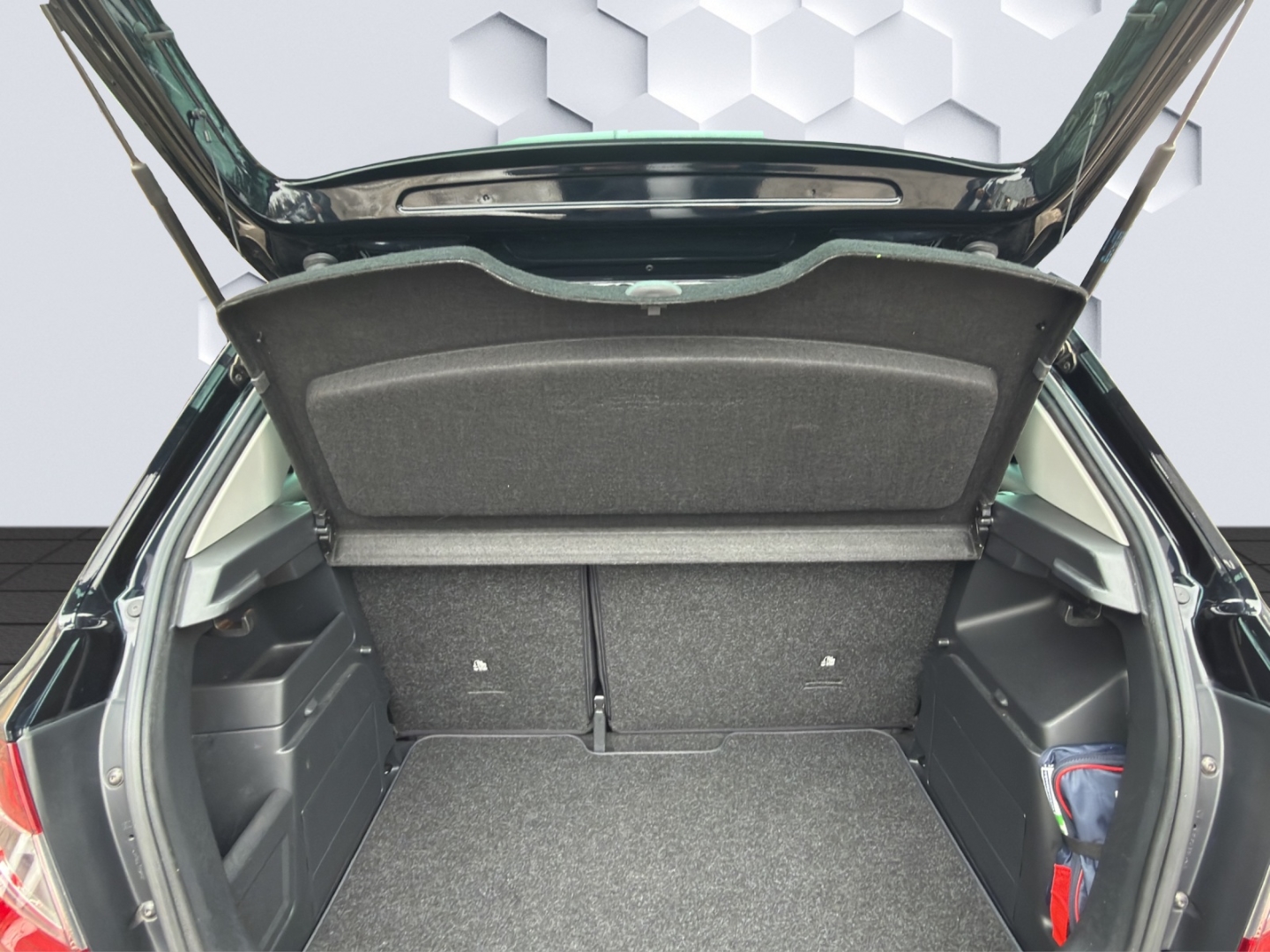 Fabia 1.0 TSI Drive PanoDach PDC ACC Rückfahrkamera Sitzheizung