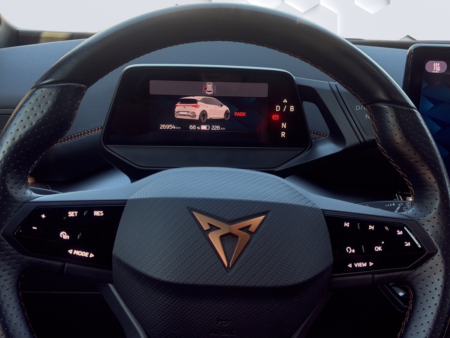 Born 150 kW 150kW LED HuD GJR ACC ParkLenkAssist Sitzheizung