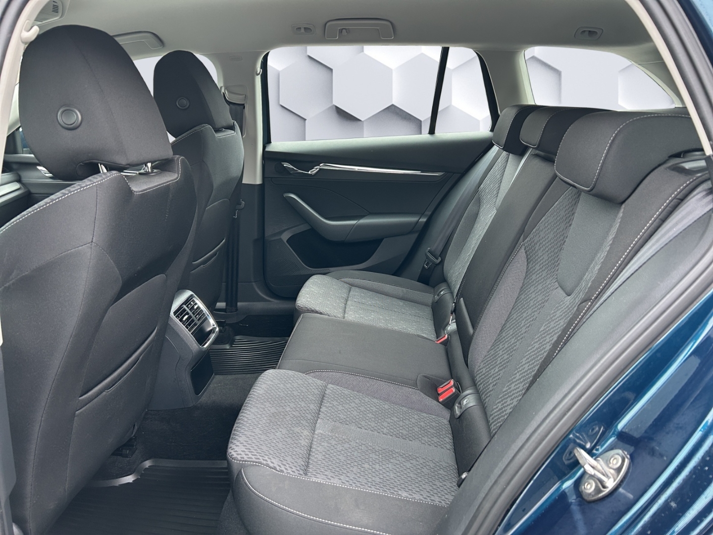 Octavia Combi Style 2.0TDI DSG AHZV LED HuD PDC Sitzheizung