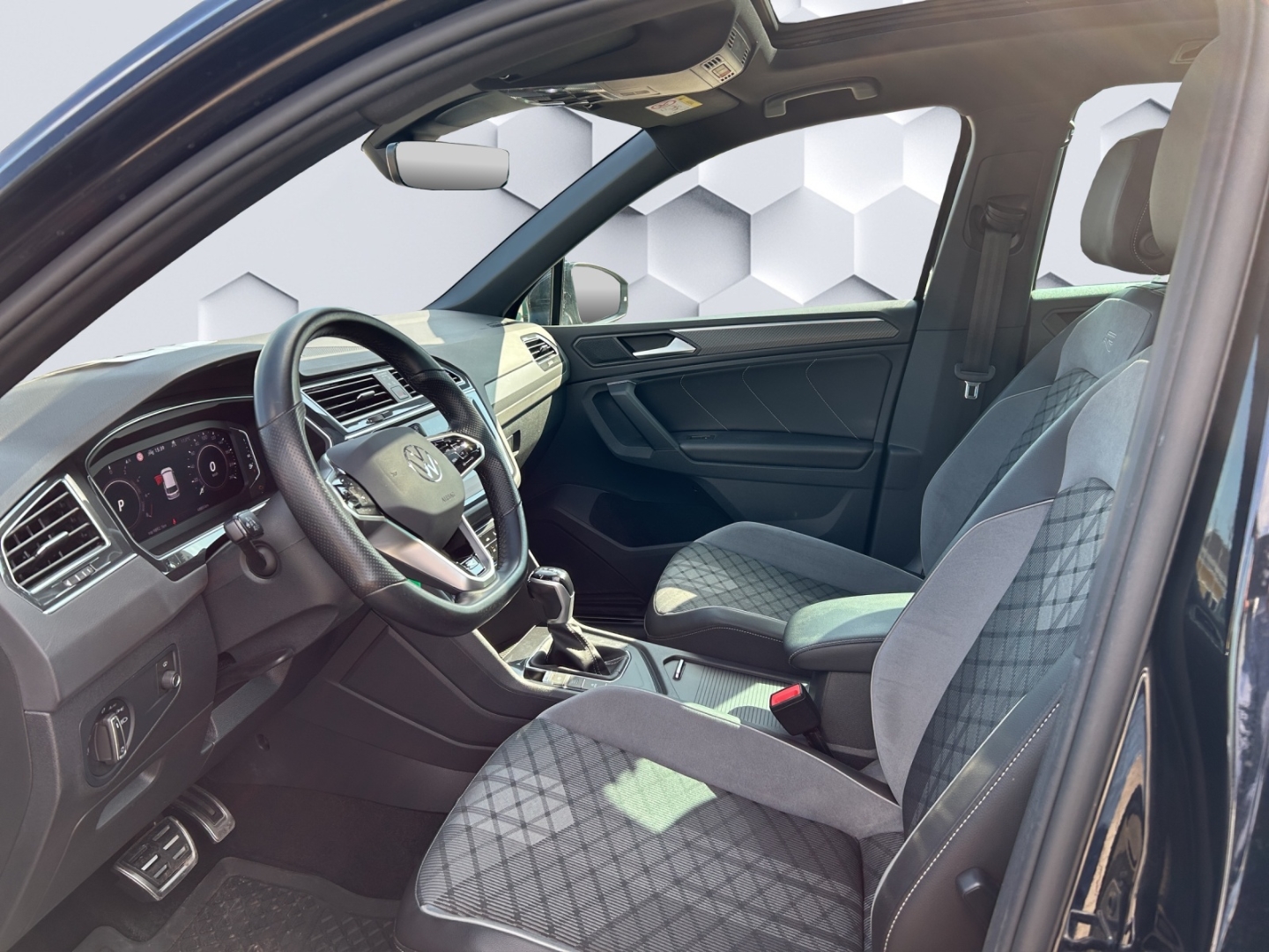 Tiguan R-Line 1.4 eHybrid AHZV MatrixLED PanoDach HuD ACC 360°Kamera ParkLenkAssist