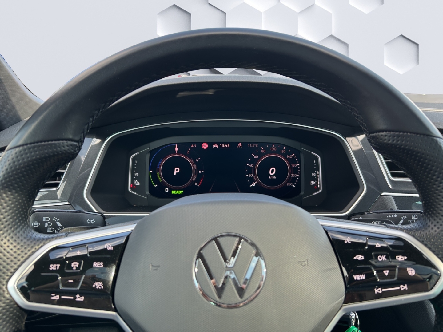 Tiguan R-Line 1.4 eHybrid AHZV MatrixLED PanoDach HuD ACC 360°Kamera ParkLenkAssist