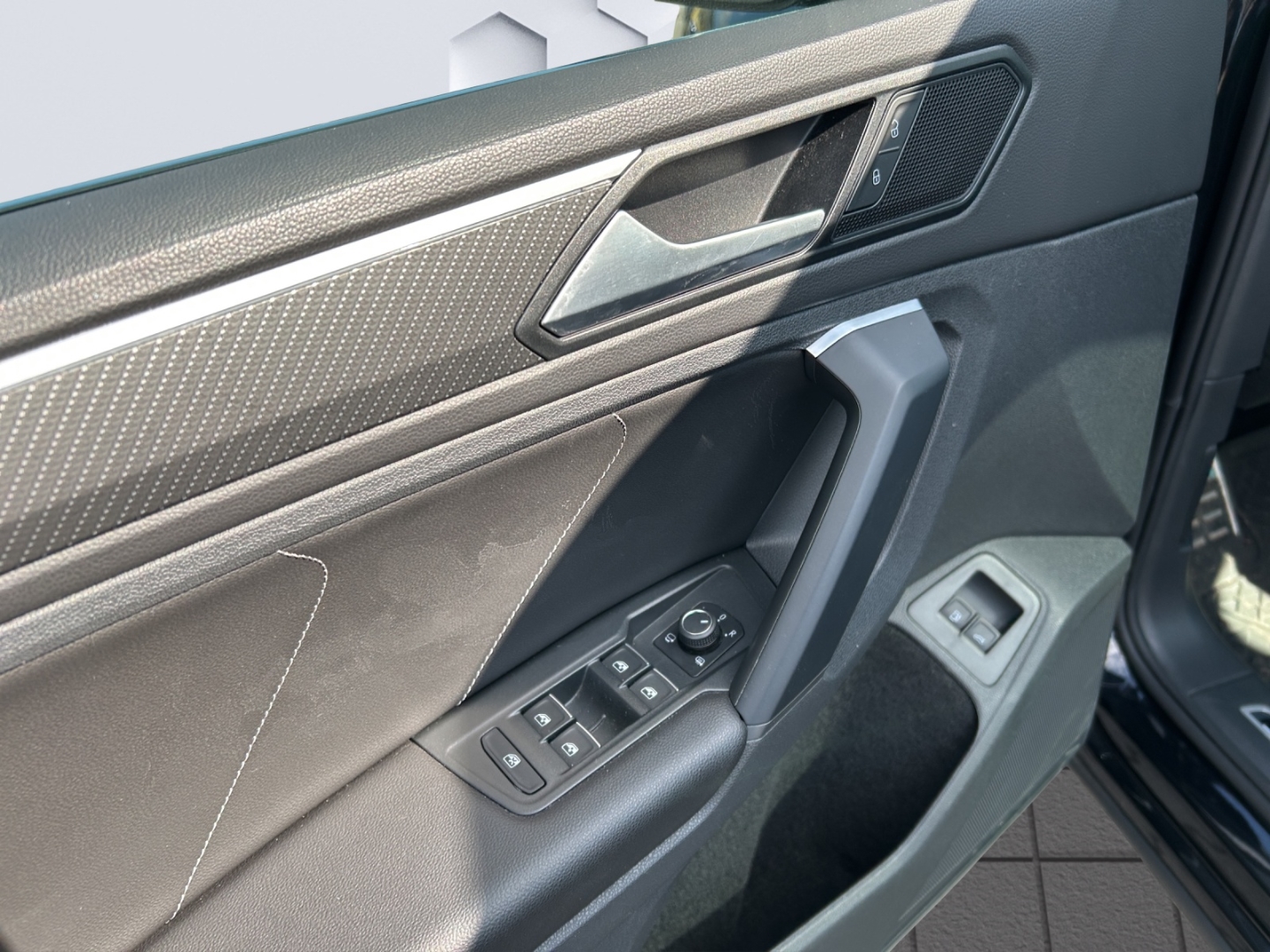 Tiguan R-Line 1.4 eHybrid AHZV MatrixLED PanoDach HuD ACC 360°Kamera ParkLenkAssist