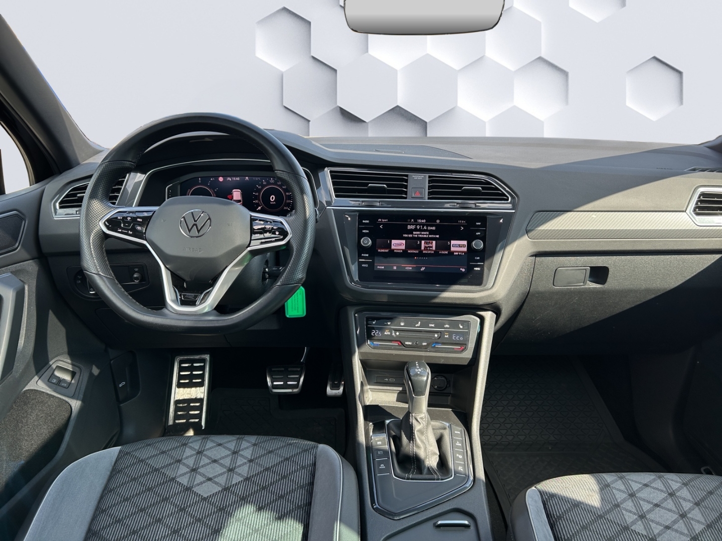 Tiguan R-Line 1.4 eHybrid AHZV MatrixLED PanoDach HuD ACC 360°Kamera ParkLenkAssist