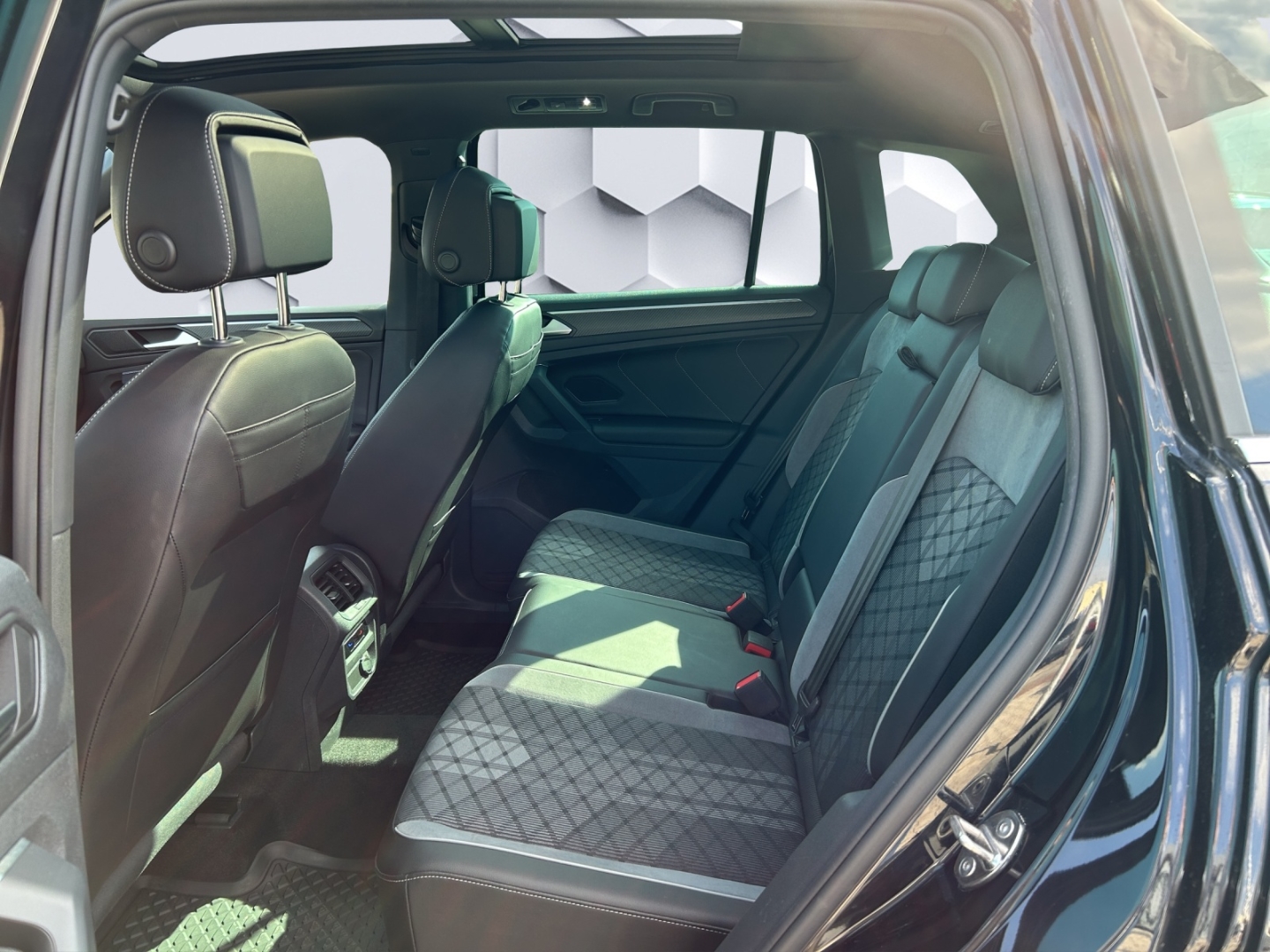 Tiguan R-Line 1.4 eHybrid AHZV MatrixLED PanoDach HuD ACC 360°Kamera ParkLenkAssist