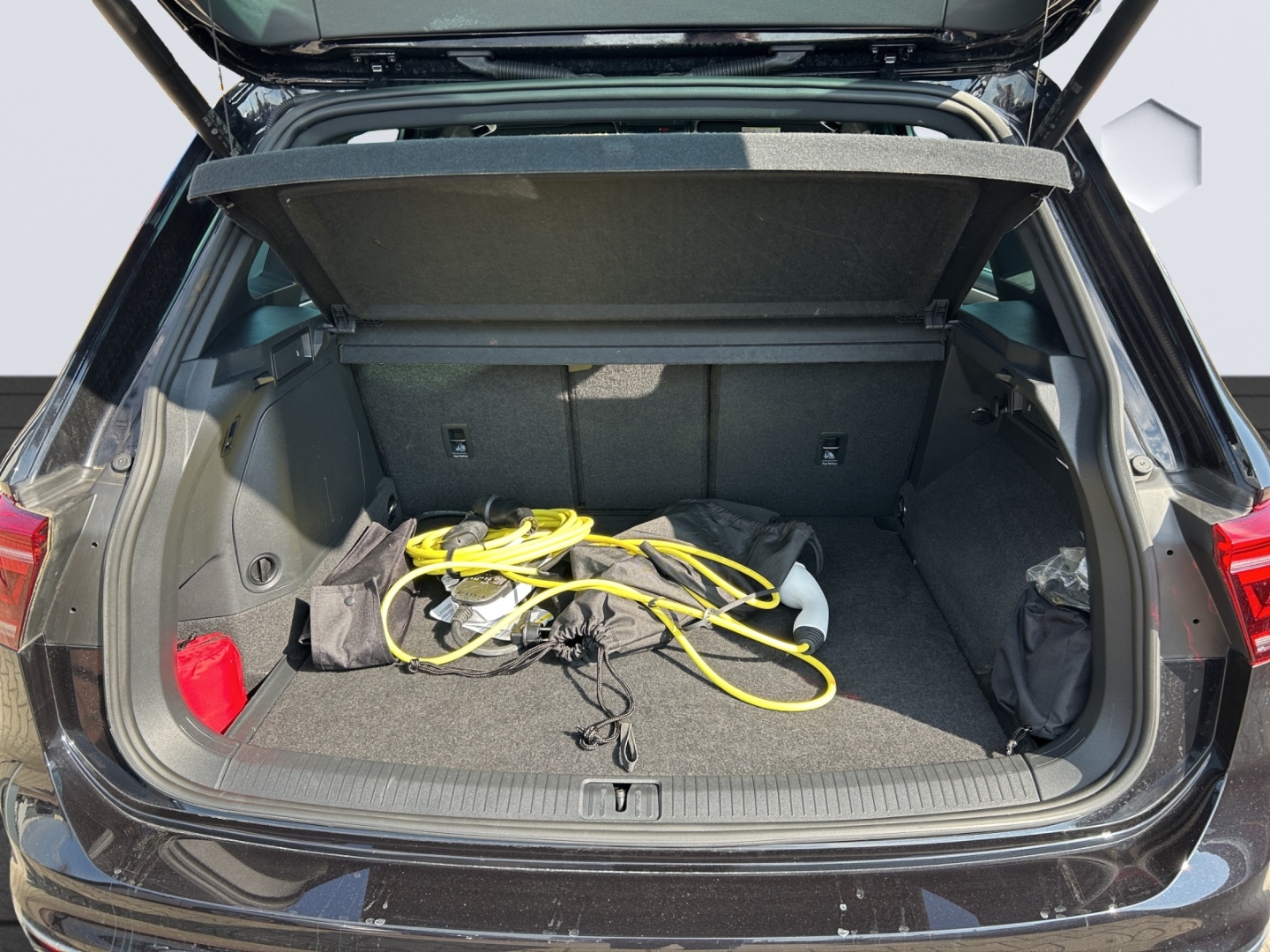 Tiguan R-Line 1.4 eHybrid AHZV MatrixLED PanoDach HuD ACC 360°Kamera ParkLenkAssist