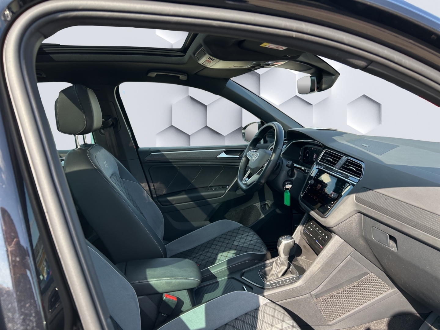 Tiguan R-Line 1.4 eHybrid AHZV MatrixLED PanoDach HuD ACC 360°Kamera ParkLenkAssist