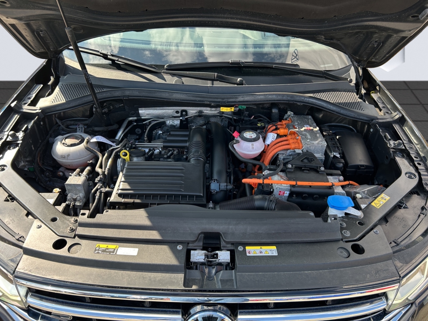 Tiguan R-Line 1.4 eHybrid AHZV MatrixLED PanoDach HuD ACC 360°Kamera ParkLenkAssist