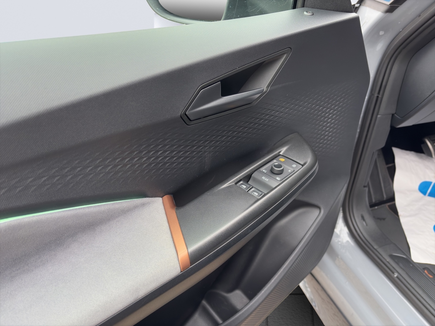 Born 150kW LED ACC 360°Kamera ParkLenkAssist Sitzheizung