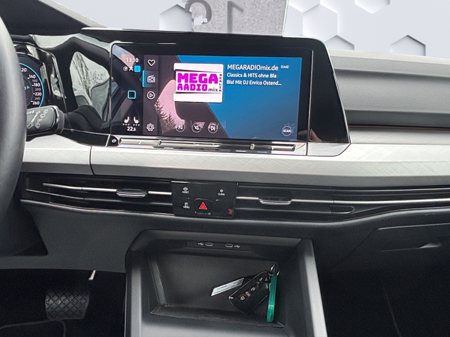 Golf VIII Life 2.0TDI 85kW AHZV LED GJR ACC Rückfahrkamera Sitzheizung