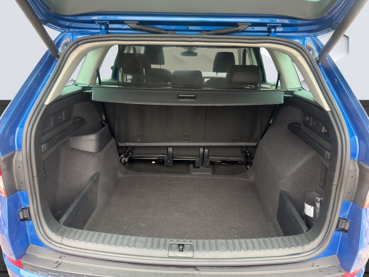 Kodiaq Ambition 4x4 2.0TFSI AHZV LED ACC Rückfahrkamera ParkLenkAssist Sitzheizung