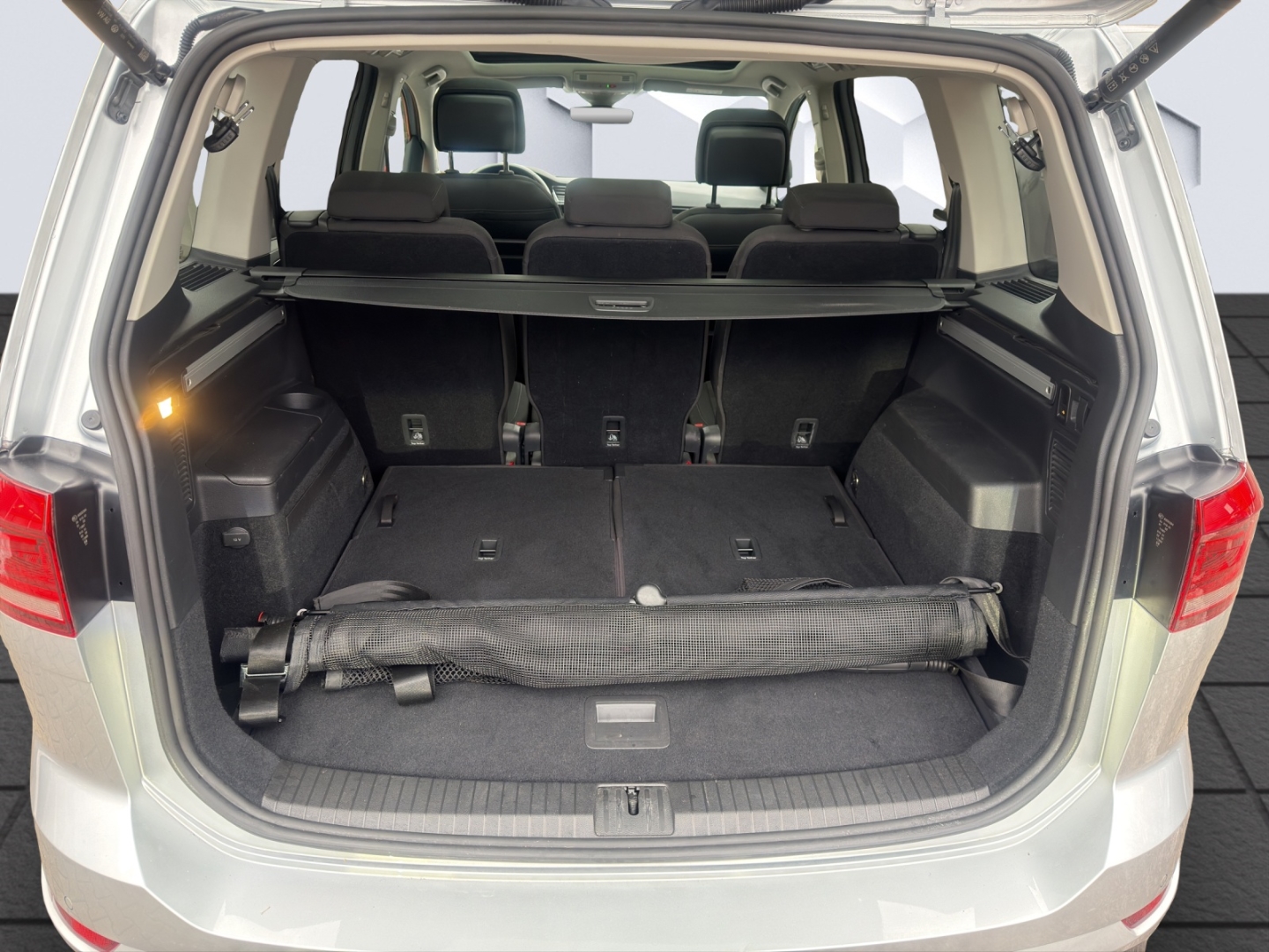 Touran BMT Start-Stopp EU6d Highline 1.5 TSI AHZV LED PanoDach ACC Rückfahrkamera Sitzheizung