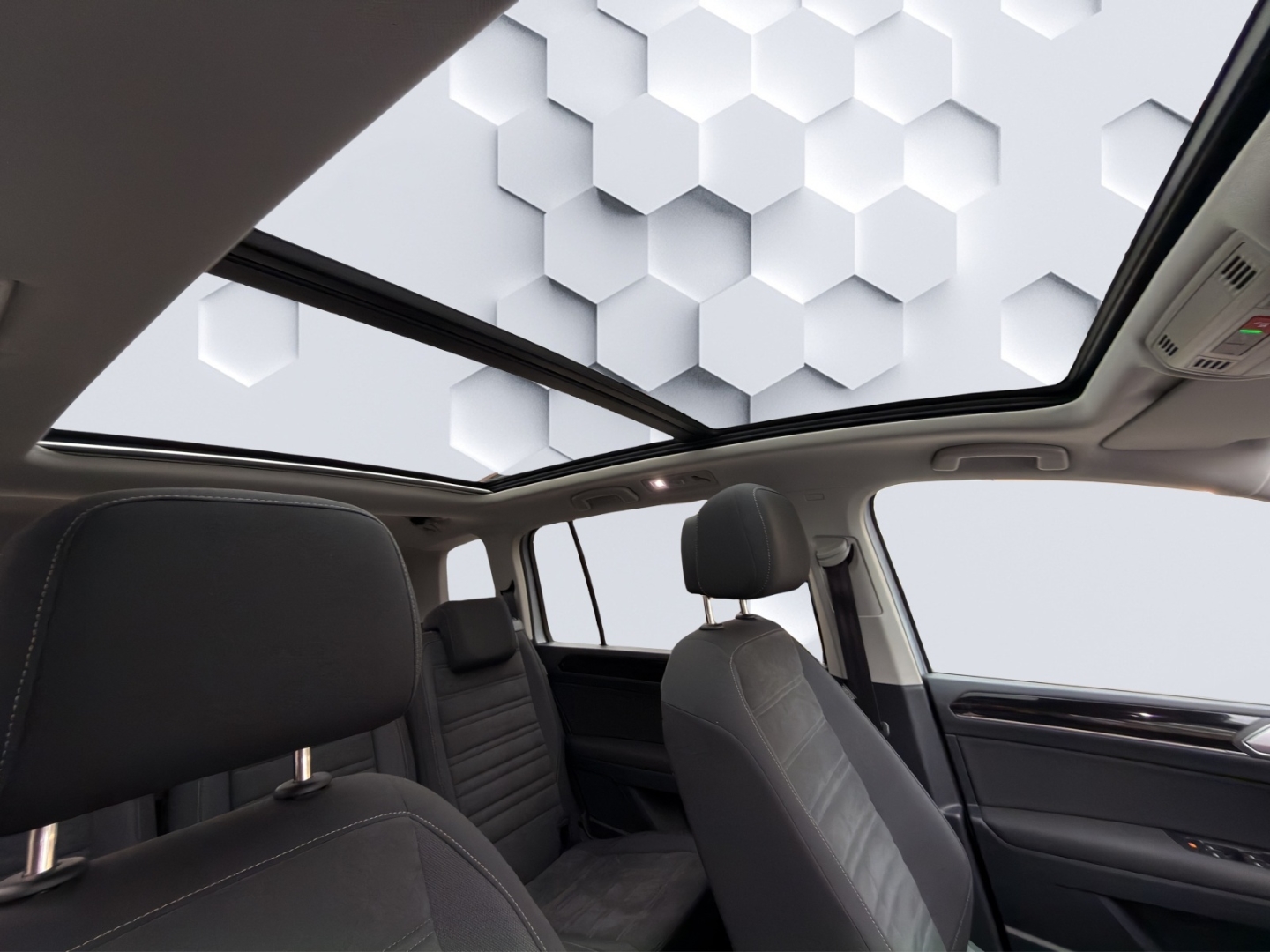 Touran BMT Start-Stopp EU6d Highline 1.5 TSI AHZV LED PanoDach ACC Rückfahrkamera Sitzheizung