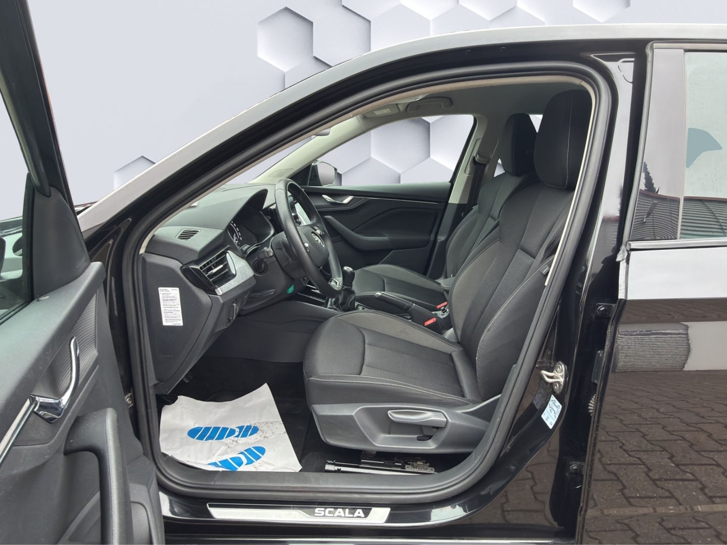 Scala Tour 1.0 TSI 81kW 6-Gang SG LED PDC Rückfahrkamera Sitzheizung