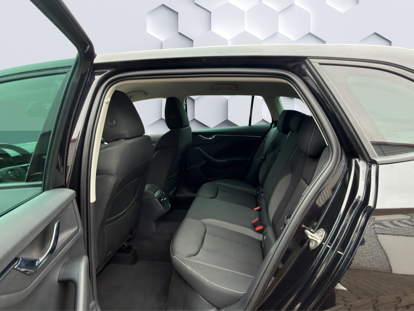 Scala Tour 1.0 TSI 81kW 6-Gang SG LED PDC Rückfahrkamera Sitzheizung