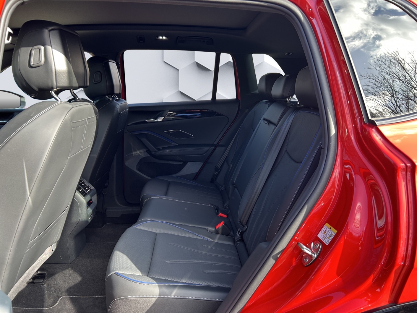 Tiguan 2.0 TDI 110 kW R-Line 2.0TDI 110kW AHZV MatrixLED PanoDach HuD ACC 360°Kamera Standheizung