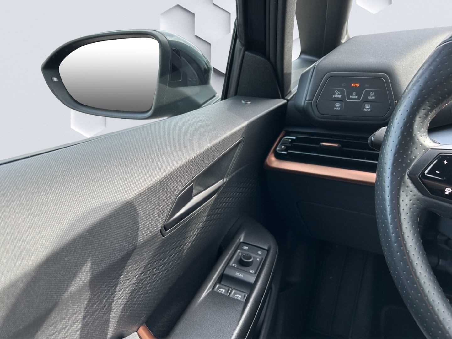 Born 150kW LED HuD GJR ACC 360°Kamera ParkLenkAssist Sitzheizung