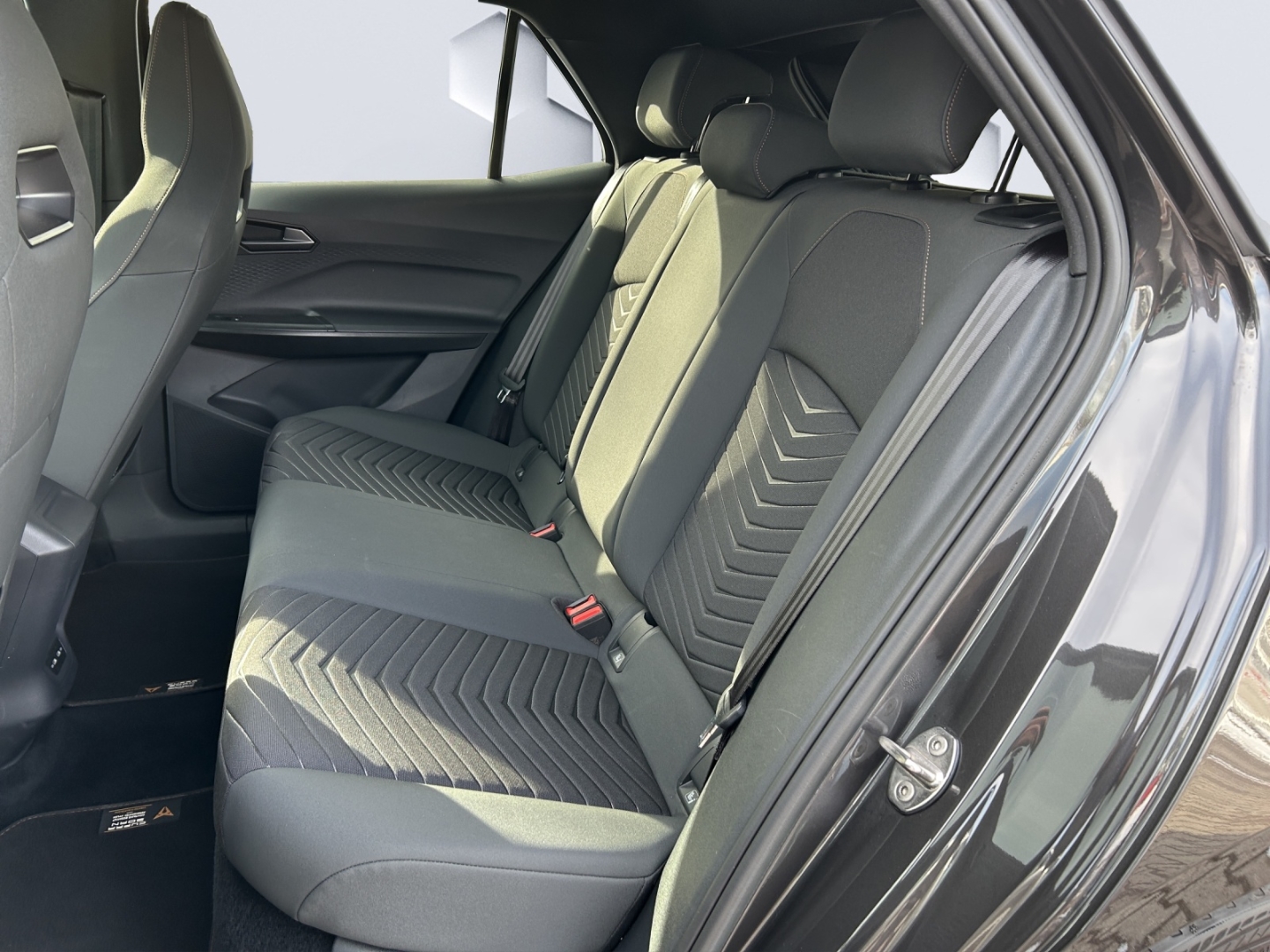 Born 150kW LED HuD GJR ACC 360°Kamera ParkLenkAssist Sitzheizung