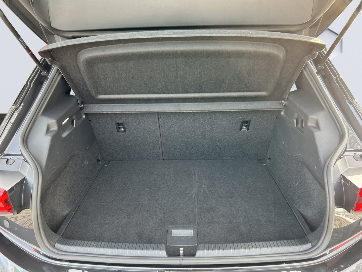 Born 150kW LED HuD GJR ACC 360°Kamera ParkLenkAssist Sitzheizung