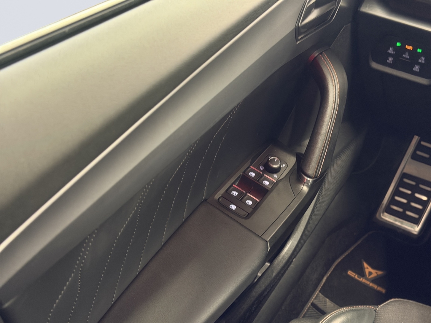 Leon Sportstourer 1.4l Hybrid DSG  AHZV LED PDC ACC Sitzheizung