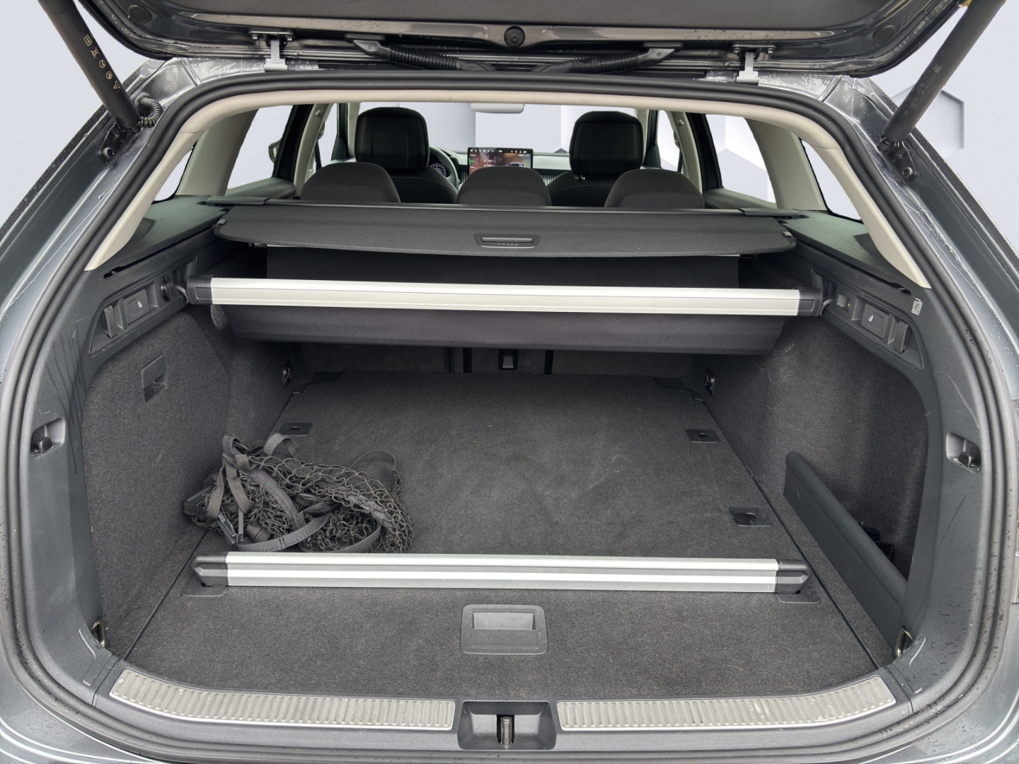 Superb Selection 4x4 2.0 TFSI AHZV MatrixLED PanoDach HuD PDC Rückfahrkamera Sitzheizung