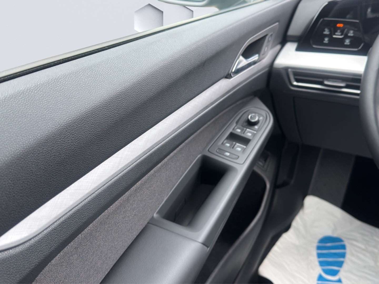 Golf VIII 110 kW Life 2.0 TDI AHZV PanoDach ACC 360°Kamera ParkAssist Sitzheizung