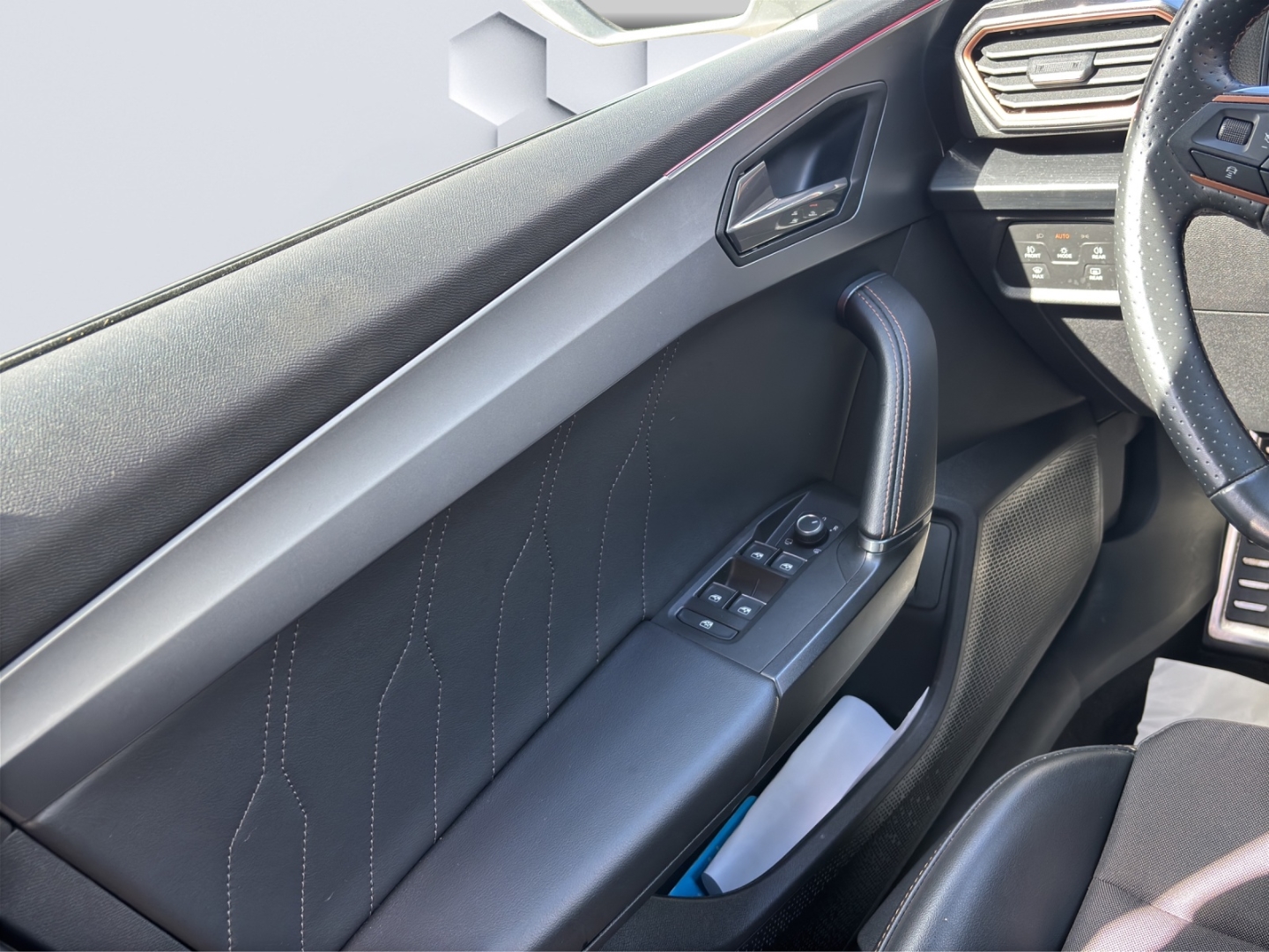 Leon Sportstourer  1.4 e-Hybrid AHZV LED ACC Rückfahrkamera Sitzheizung