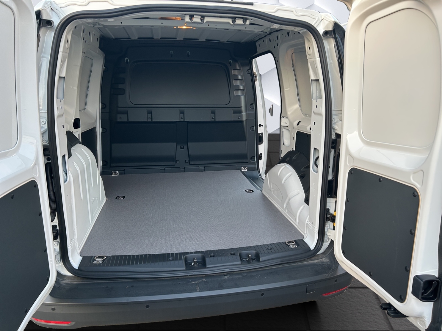Caddy Cargo 2,0l TDI 6-Gang Navi Digitales Cockpit ACC DAB SHZ Spurhalteass. Verkehrszeichenerk.