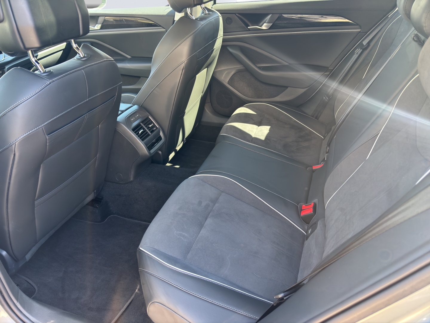 Passat eHybrid 150 kW Business 1.5 TSI Hybrid DSG AHZV LED HuD ACC Rückfahrkamera ParkAssist Sitzheizung