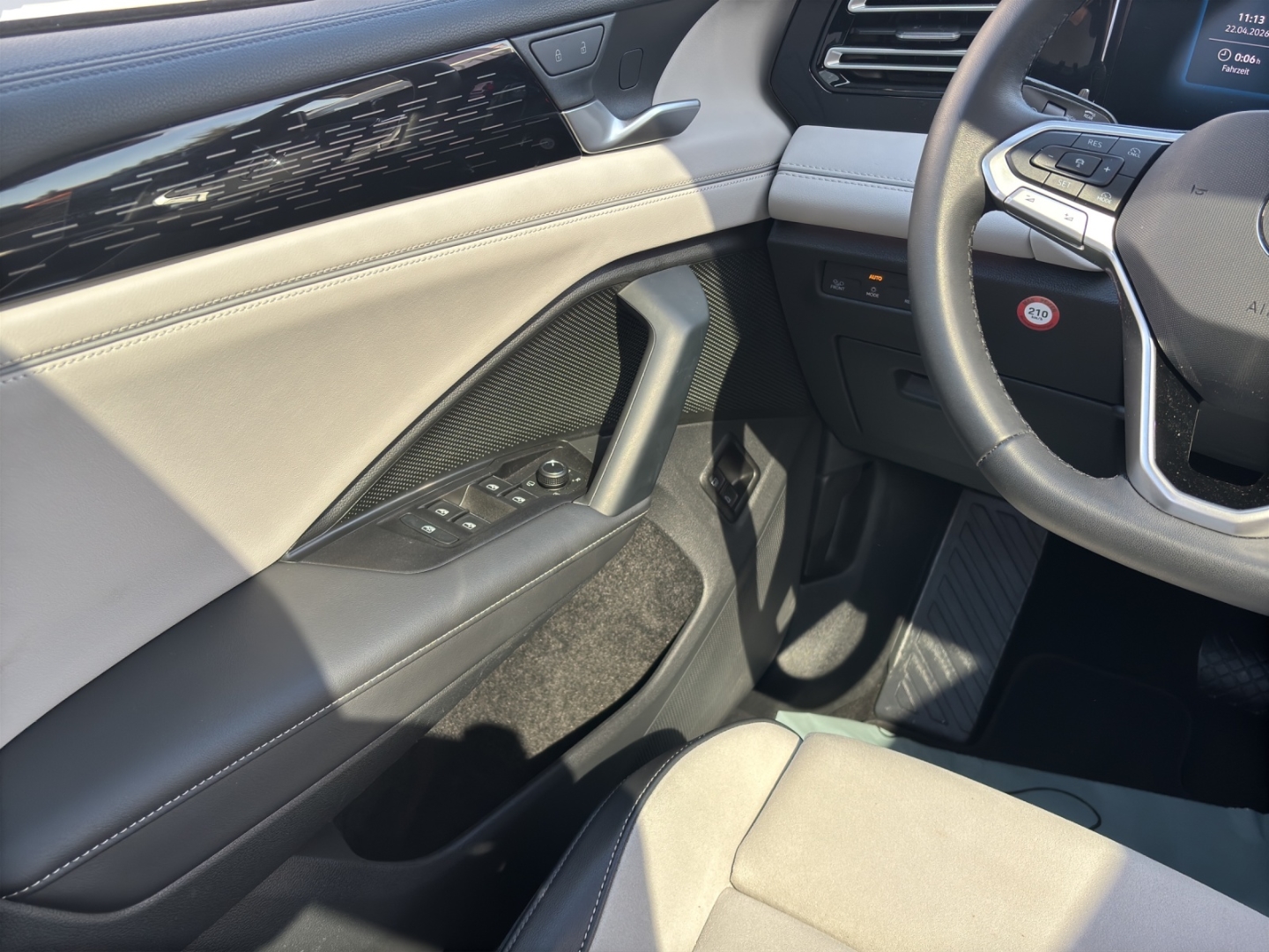 Tiguan TSI eHybrid 150 kW Elegance Sport 1.5 eTSI 150kW AHZV MatrixLED PanoDach HuD GJR ACC 360°Kamera Sitzheizung