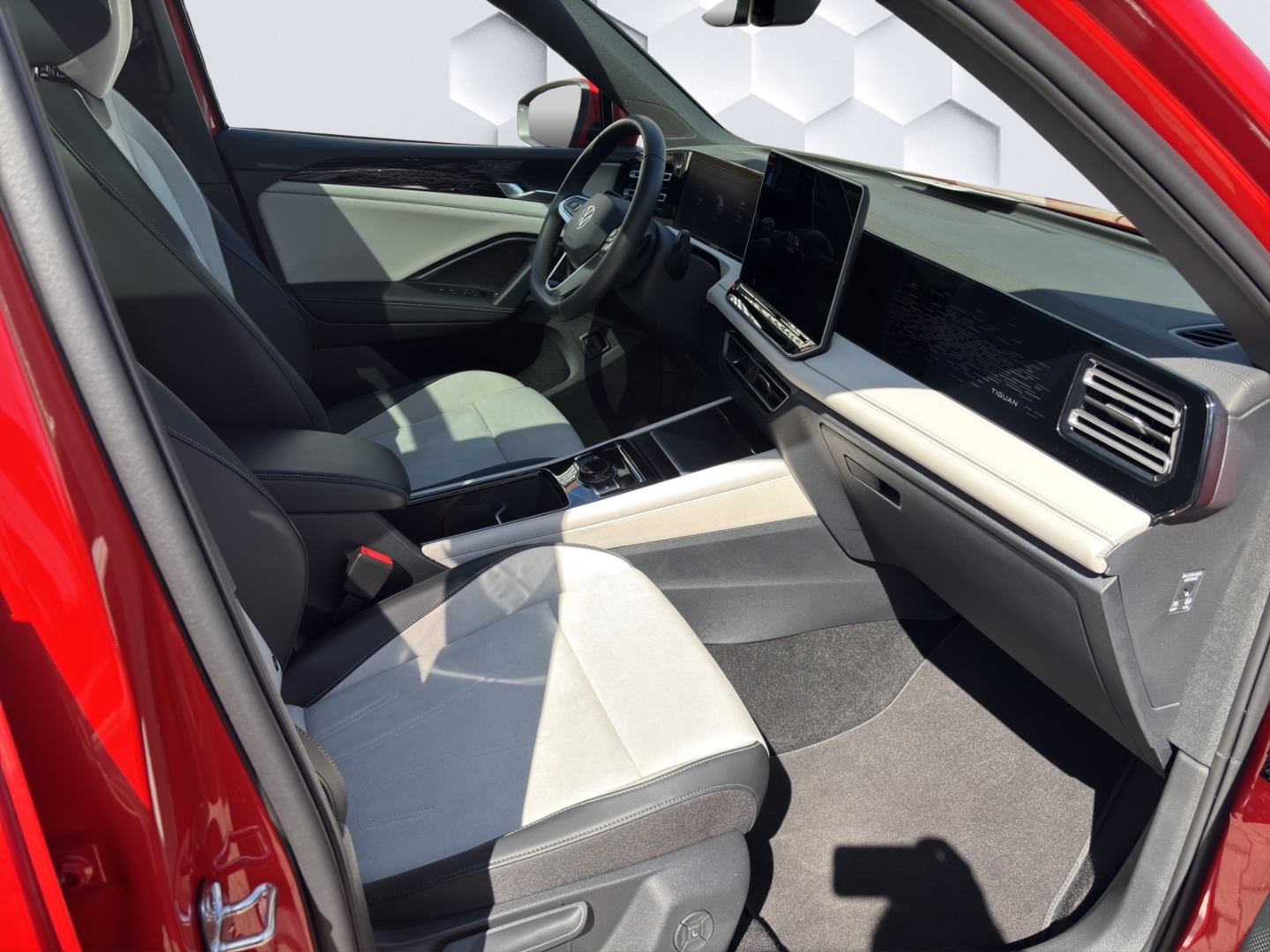 Tiguan TSI eHybrid 150 kW Elegance Sport 1.5 eTSI 150kW AHZV MatrixLED PanoDach HuD GJR ACC 360°Kamera Sitzheizung