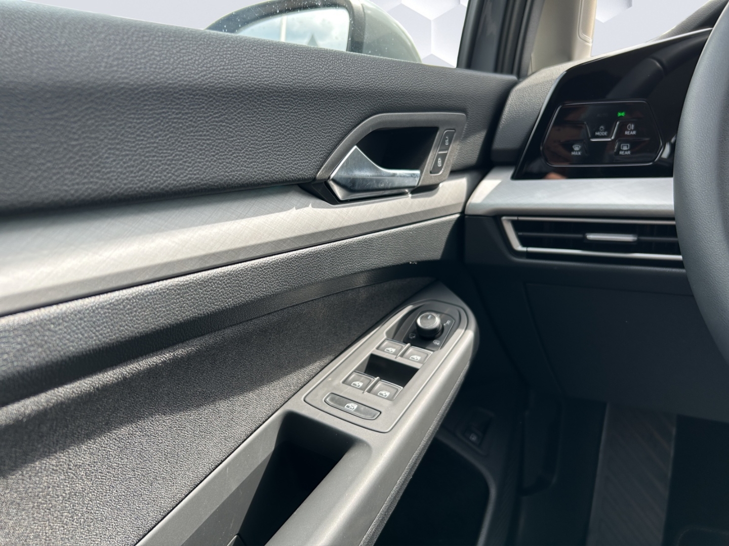Golf VIII TSI 150 kW Life 1.5 eHybrid 110kW DSG AHZV LED PDC ACC Sitzheizung