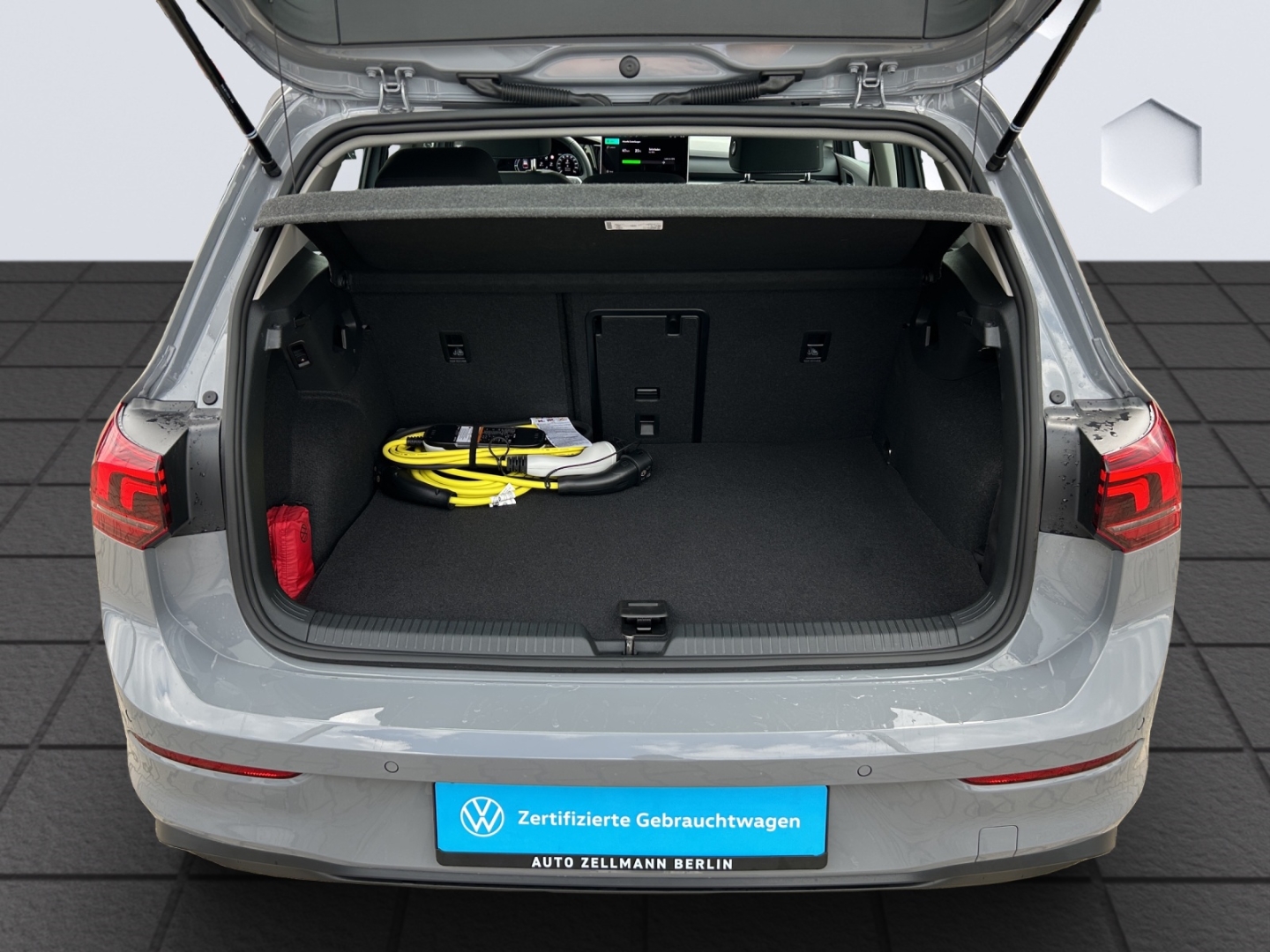 Golf VIII TSI 150 kW Life 1.5 eHybrid 110kW DSG AHZV LED PDC ACC Sitzheizung