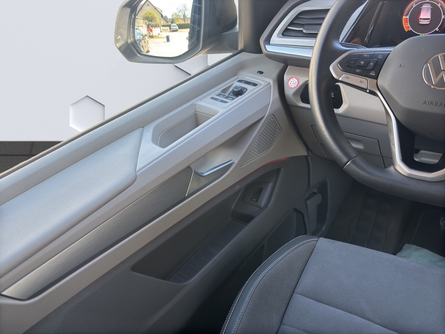 T7 Multivan 2.0 TDI 110kW DSG AHZV MatrixLED ACC ParkAssist 360°Kamera Standheizung 7-Sitzer