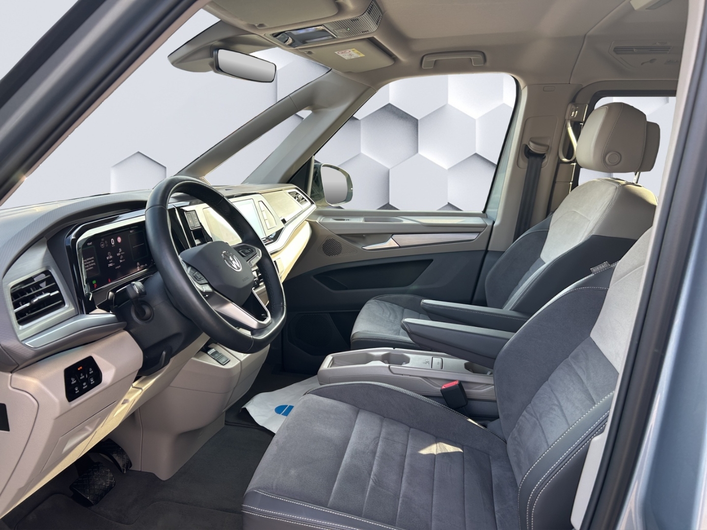 T7 Multivan Life 2.0 TDI 110kW AHZV MatrixLED ACC 360°Kamera Standheizung Sitzheizung 7-Sitzer