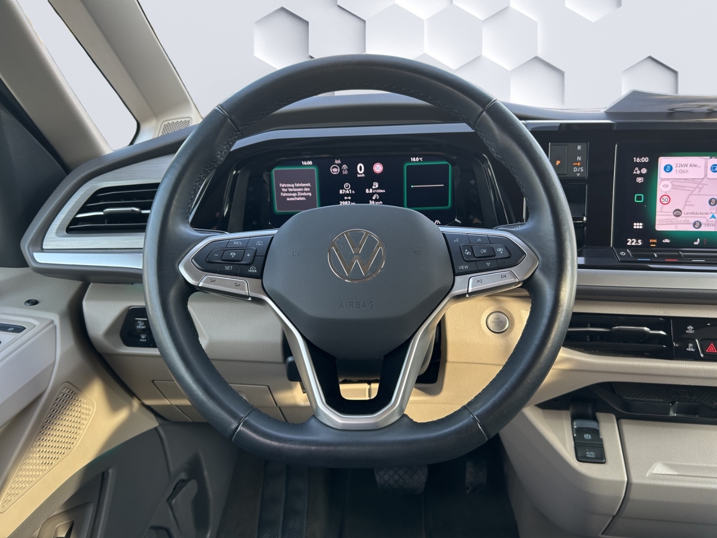 T7 Multivan Life 2.0 TDI 110kW AHZV MatrixLED ACC 360°Kamera Standheizung Sitzheizung 7-Sitzer