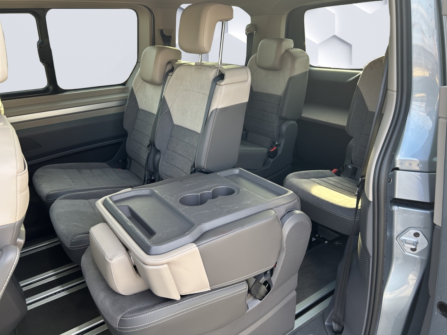 T7 Multivan Life 2.0 TDI 110kW AHZV MatrixLED ACC 360°Kamera Standheizung Sitzheizung 7-Sitzer