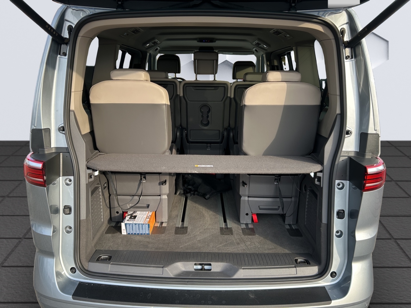 T7 Multivan Life 2.0 TDI 110kW AHZV MatrixLED ACC 360°Kamera Standheizung Sitzheizung 7-Sitzer