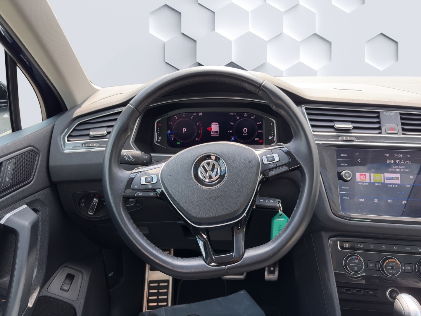 Tiguan Start-Stopp IQ.DRIVE 1.5 TSI DSG LED PanoDach HuD ACC 360°Kamera Rückfahrkamera Sitzheizung