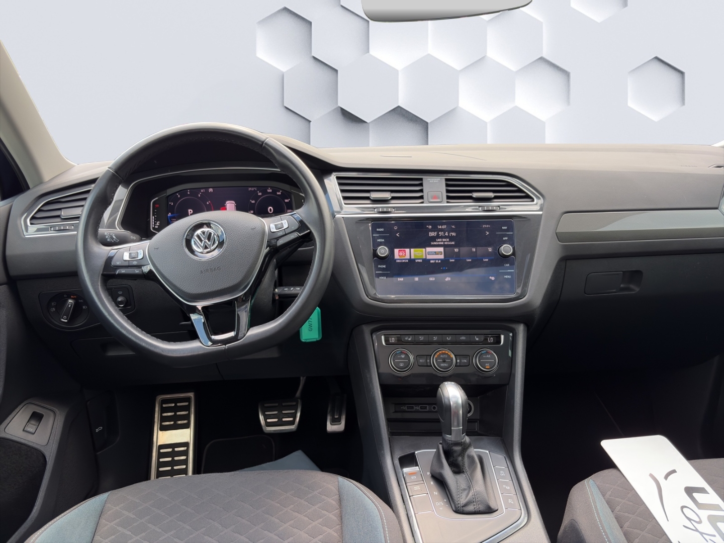 Tiguan Start-Stopp IQ.DRIVE 1.5 TSI DSG LED PanoDach HuD ACC 360°Kamera Rückfahrkamera Sitzheizung