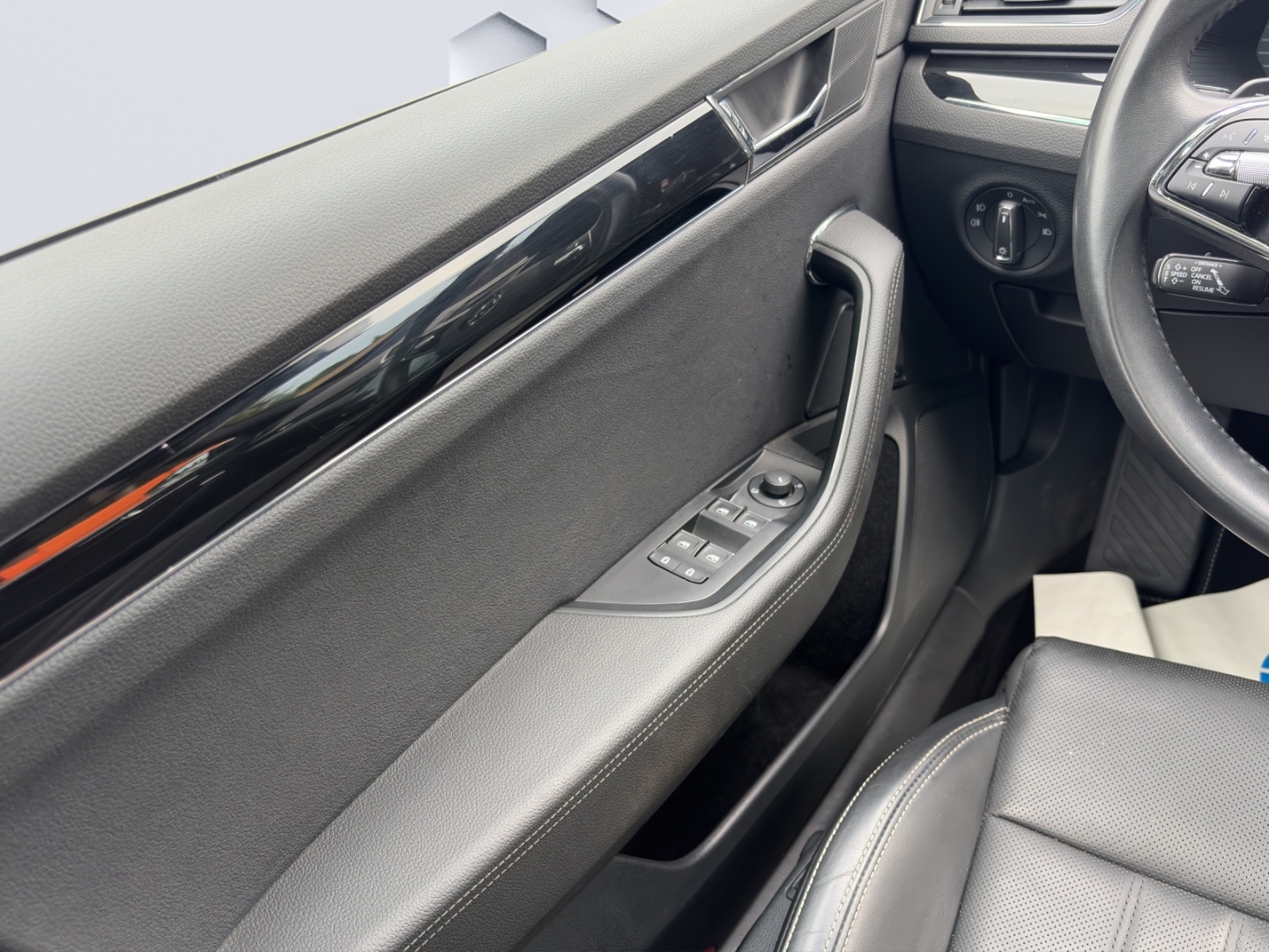 Superb L&K 2.0TDI 147kW DSG 4x4 AHZV MatrixLED PanoDach ACC ParkAssist 360°Kamera Sitzheizung Standheizung