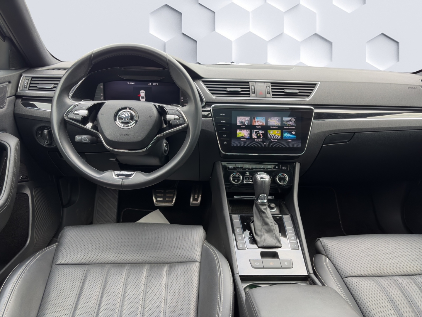 Superb L&K 2.0TDI 147kW DSG 4x4 AHZV MatrixLED PanoDach ACC ParkAssist 360°Kamera Sitzheizung Standheizung