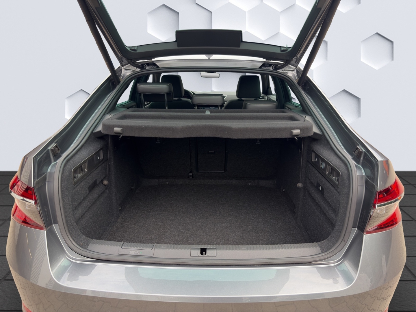 Superb L&K 2.0TDI 147kW DSG 4x4 AHZV MatrixLED PanoDach ACC ParkAssist 360°Kamera Sitzheizung Standheizung