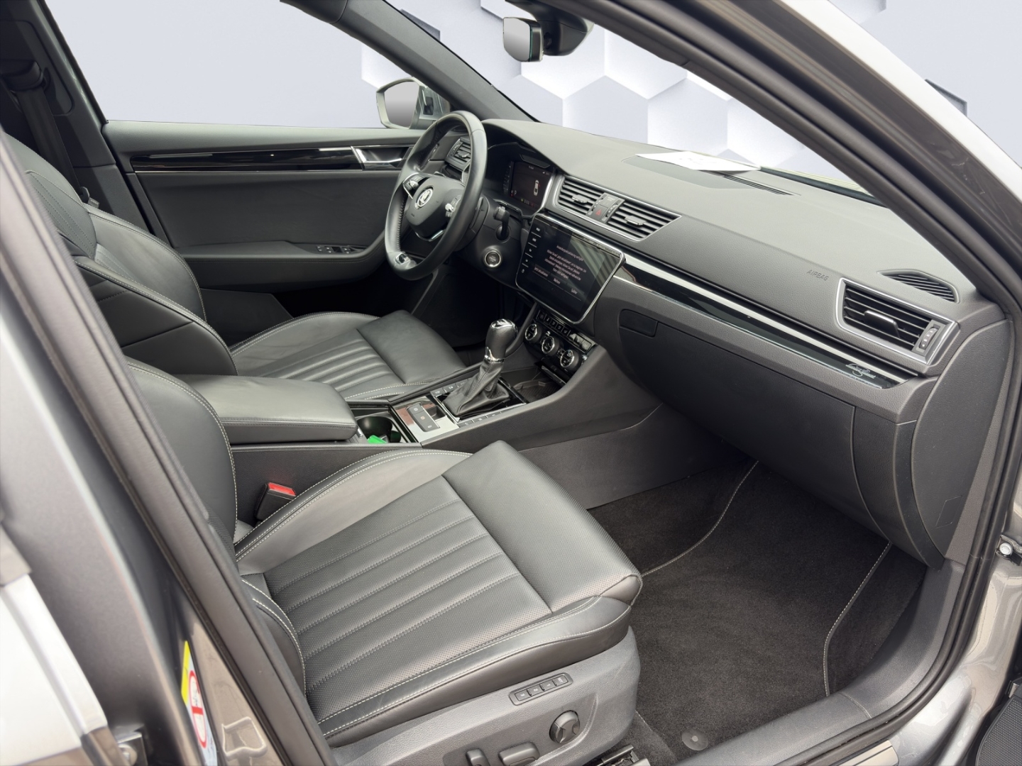Superb L&K 2.0TDI 147kW DSG 4x4 AHZV MatrixLED PanoDach ACC ParkAssist 360°Kamera Sitzheizung Standheizung