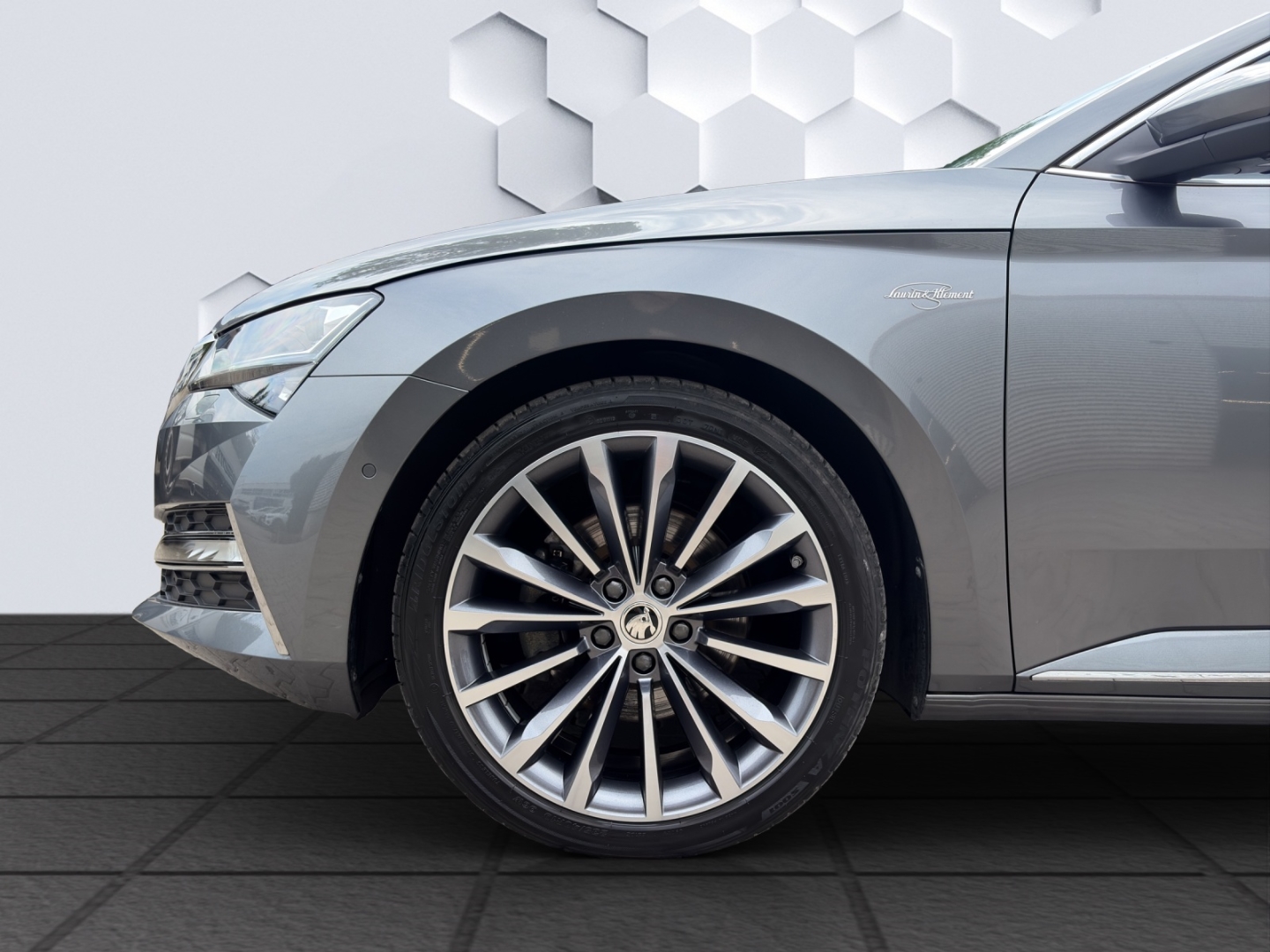 Superb L&K 2.0TDI 147kW DSG 4x4 AHZV MatrixLED PanoDach ACC ParkAssist 360°Kamera Sitzheizung Standheizung