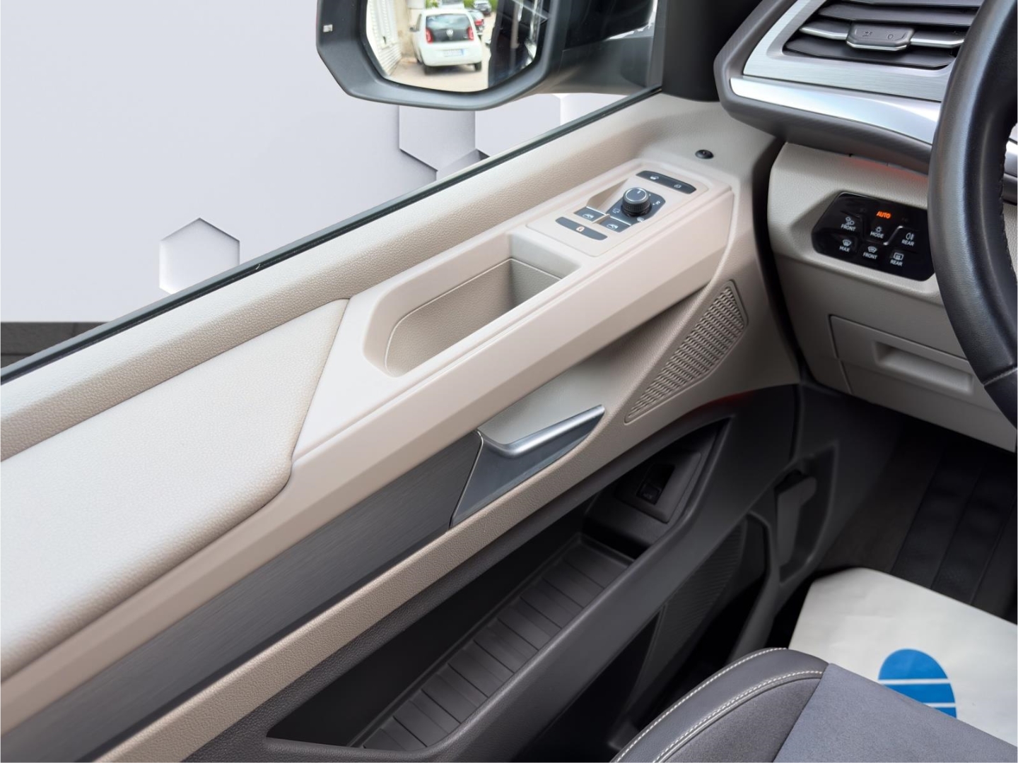 T7 Multivan Lang 2.0 TDI 110kW AHZV MatrixLED ACC DCC ParkAssist 360°Kamera Standheizung 7-Sitzer