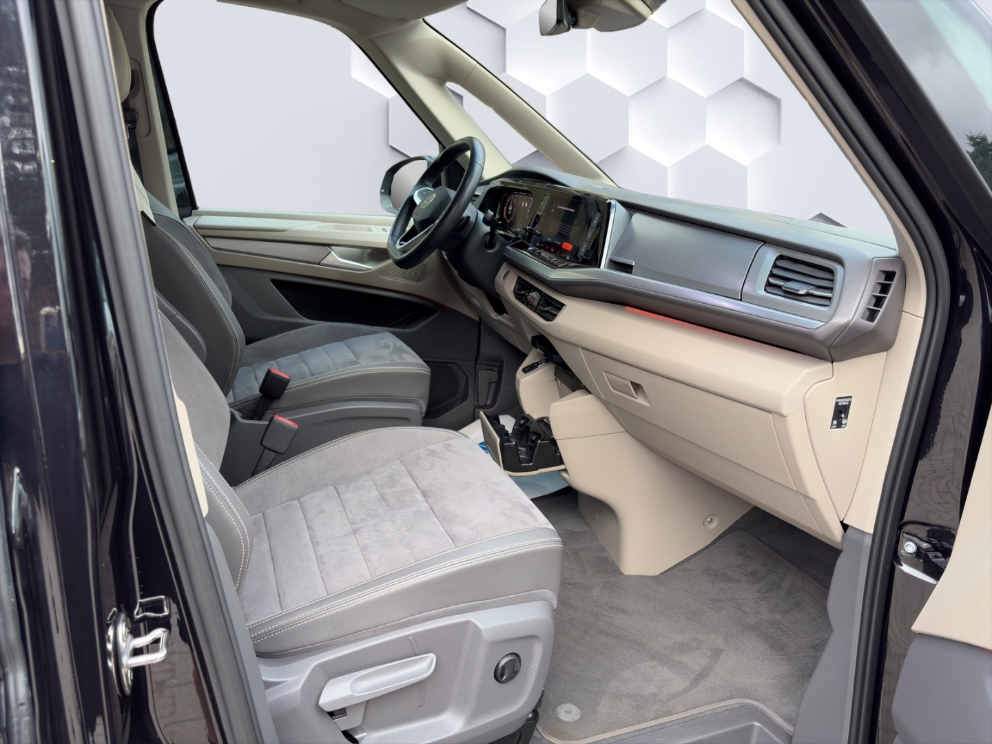 T7 Multivan Lang 2.0 TDI 110kW AHZV MatrixLED ACC DCC ParkAssist 360°Kamera Standheizung 7-Sitzer