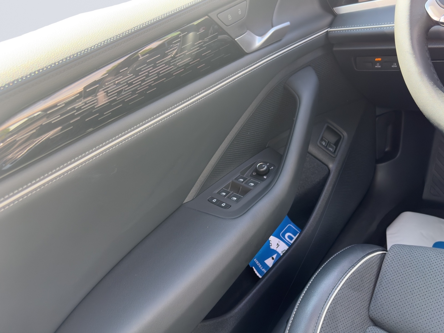 Passat Variant eHybrid Business 1.5 TSI Hybrid AHZV LED HuD ACC ParkAssistPro 360°Kamera Sitzheizung