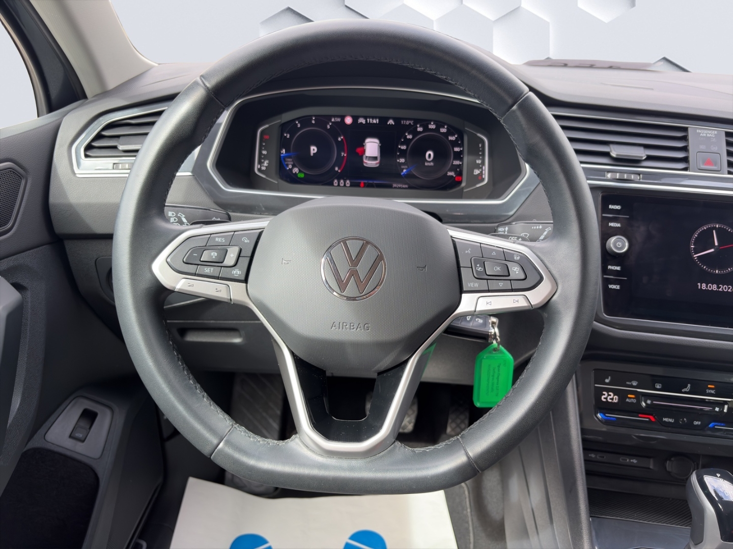 Tiguan Elegance 2.0TSI 4M DSG AHZV MatrixLED PDC ACC Sitzheizung